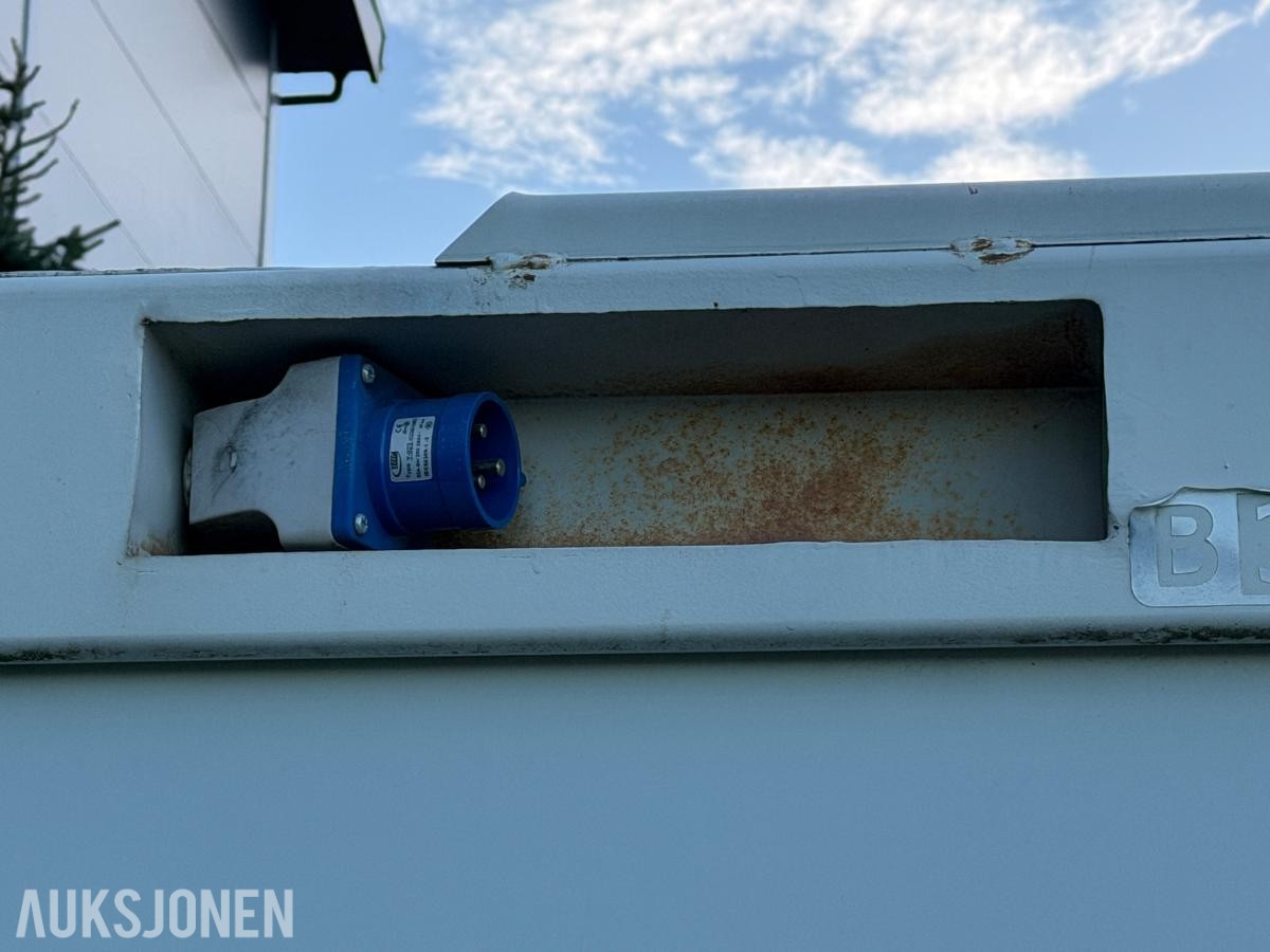 Sanitærcontainer m/ toaletter og dusj
