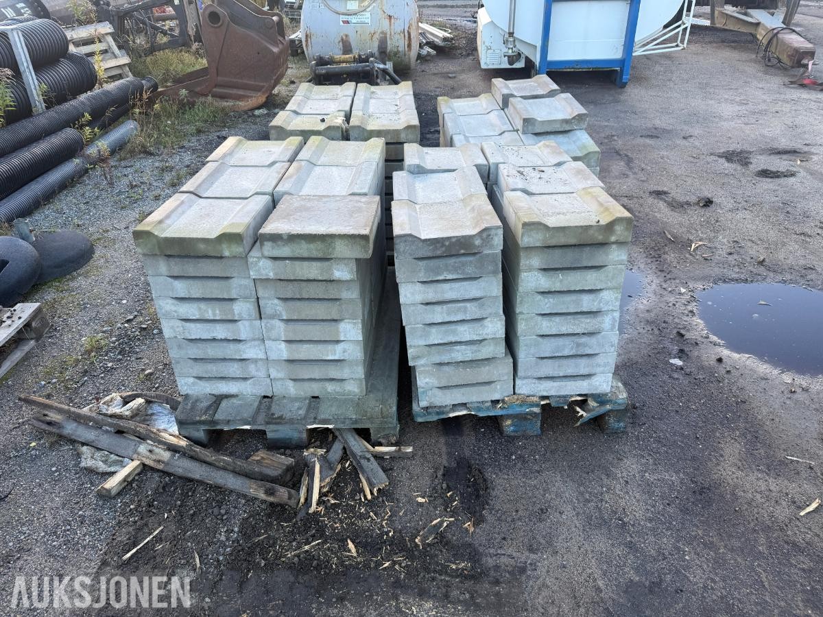 Parti med betongelementer med vannrenne