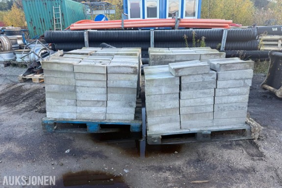 Parti med  betongelementer med vannrenne