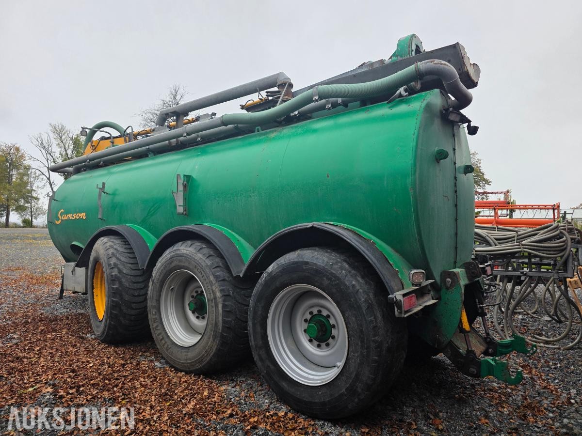 2002 Samson PG25 gjødselvogn 25 m³, 8" fyllekran