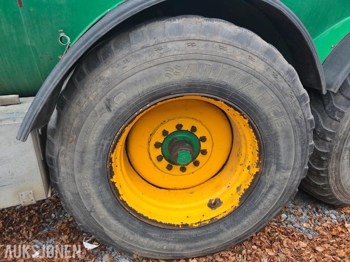 2002 Samson PG25 gjødselvogn 25 m³, 8" fyllekran