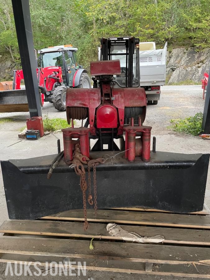 1984 Igland Compact 3500/2 LH skogsvinsj med fjernkontroll - Triangelfeste