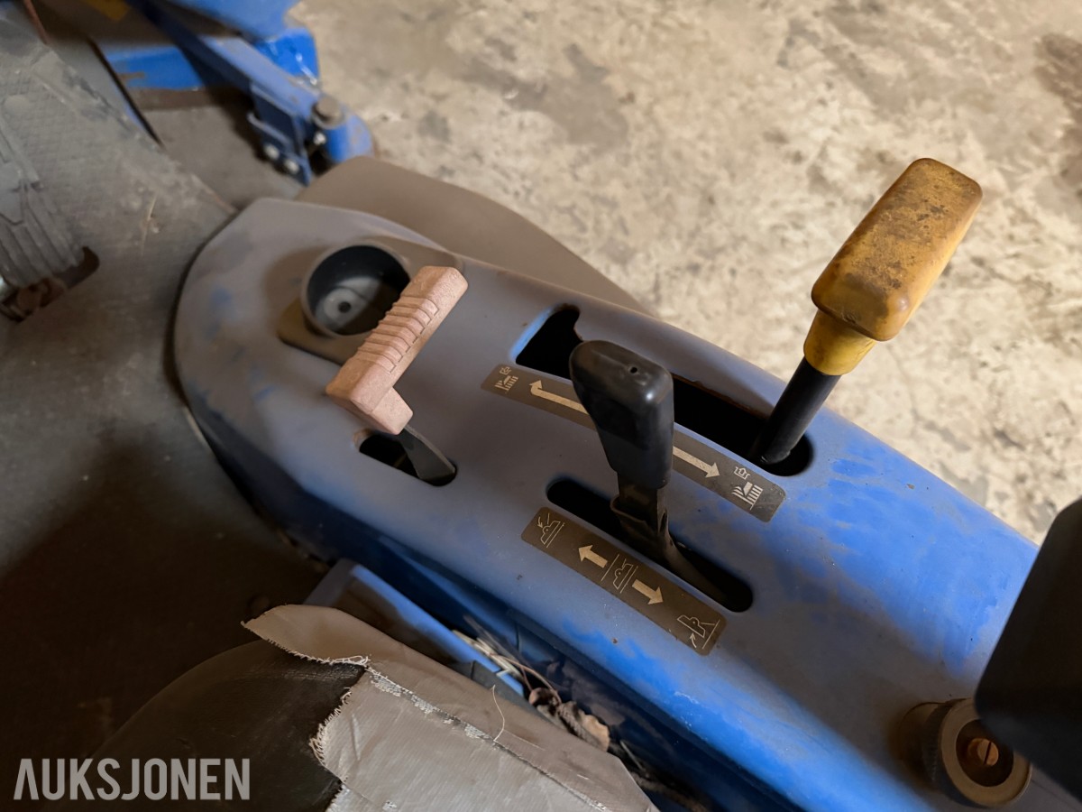New Holland MC 35 4WD gressklipper