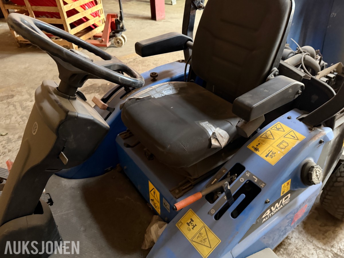 New Holland MC 35 4WD gressklipper