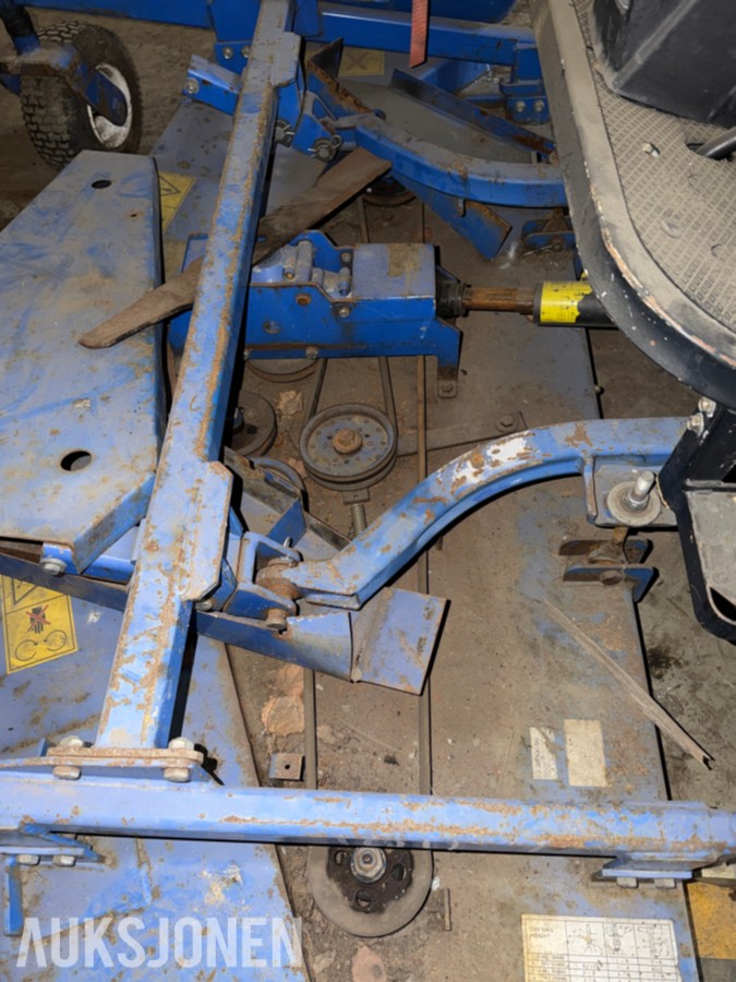 New Holland MC 35 4WD gressklipper