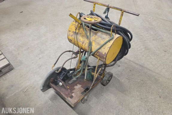 Hydraulisk gulvsag / asfaltsag med vanntank