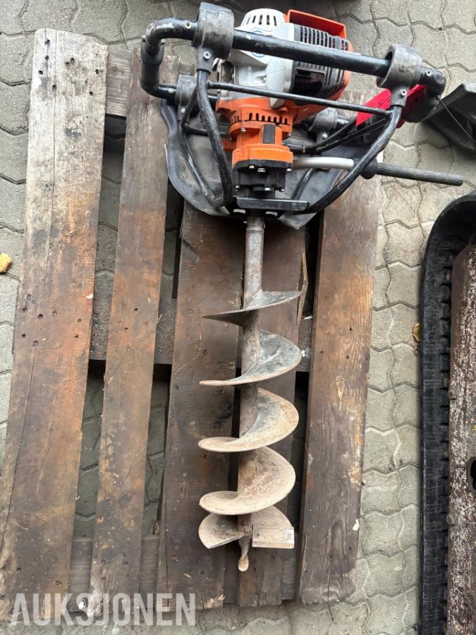  STIHL BT 131  Bensindrevet jordbormaskin