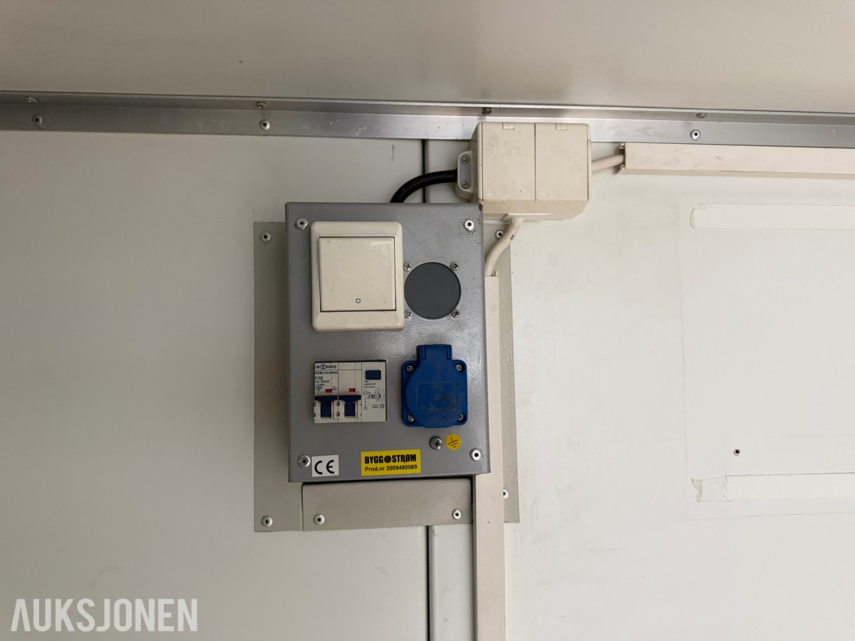 8 fot Førstehjelps - beredskapscontainer