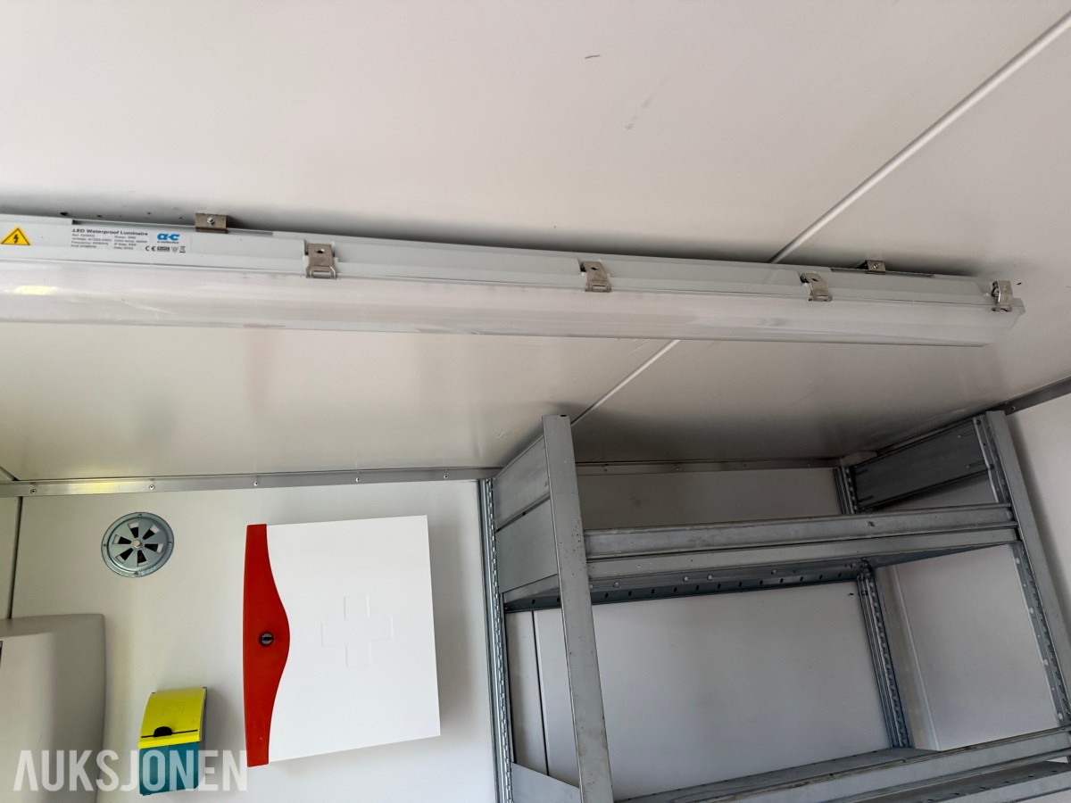 8 fot Førstehjelps - beredskapscontainer