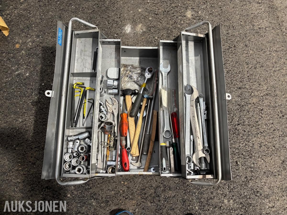 Lite parti med diverse forsvars artikler og verktøy