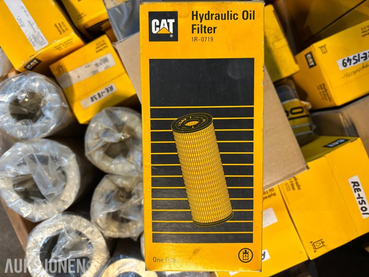 Parti 2Paller CAT/Caterpillar reservedeler, filtre og pakninger til anleggsmaskiner