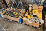 Parti 2Paller CAT/Caterpillar reservedeler, filtre og pakninger til anleggsmaskiner