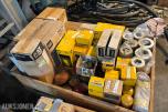 Parti 2Paller CAT/Caterpillar reservedeler, filtre og pakninger til anleggsmaskiner