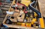 Parti 2Paller CAT/Caterpillar reservedeler, filtre og pakninger til anleggsmaskiner