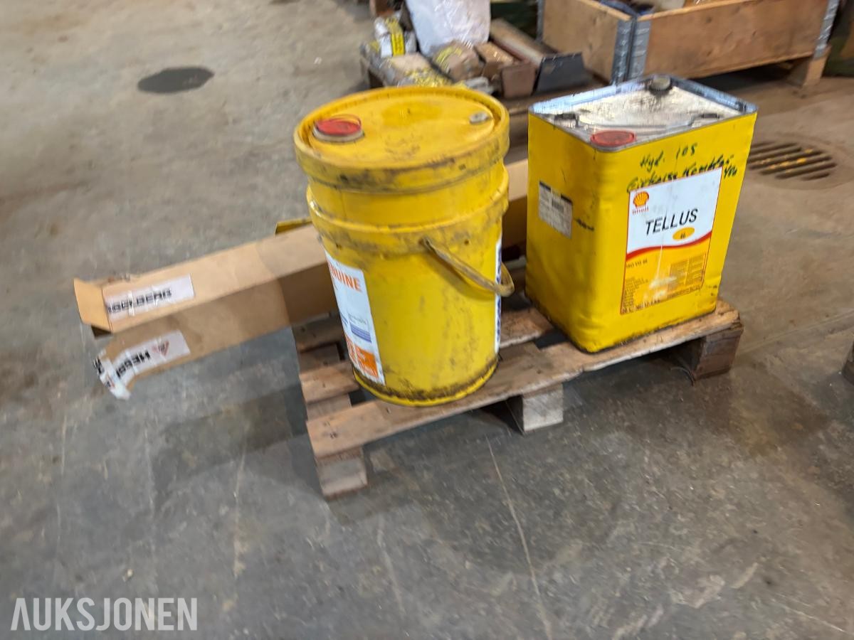 Komatsu WA480 reservedeler, oljer og diverse deler – selges samlet