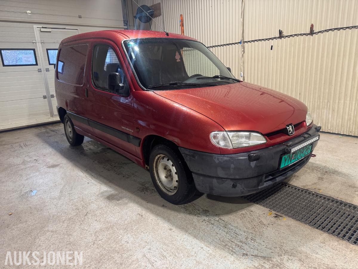 1999 Peugeot Partner 1.4 75 HK HENGERFESTE LED-BAR