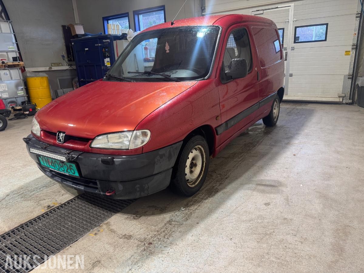 1999 Peugeot Partner 1.4 75 HK HENGERFESTE LED-BAR