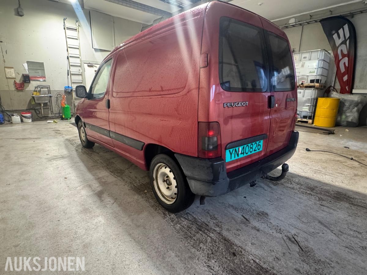 1999 Peugeot Partner 1.4 75 HK HENGERFESTE LED-BAR