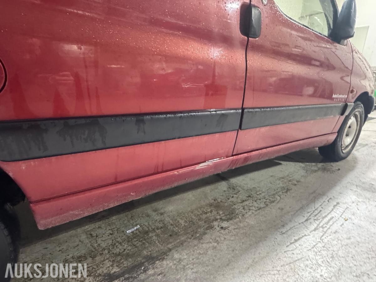 1999 Peugeot Partner 1.4 75 HK HENGERFESTE LED-BAR