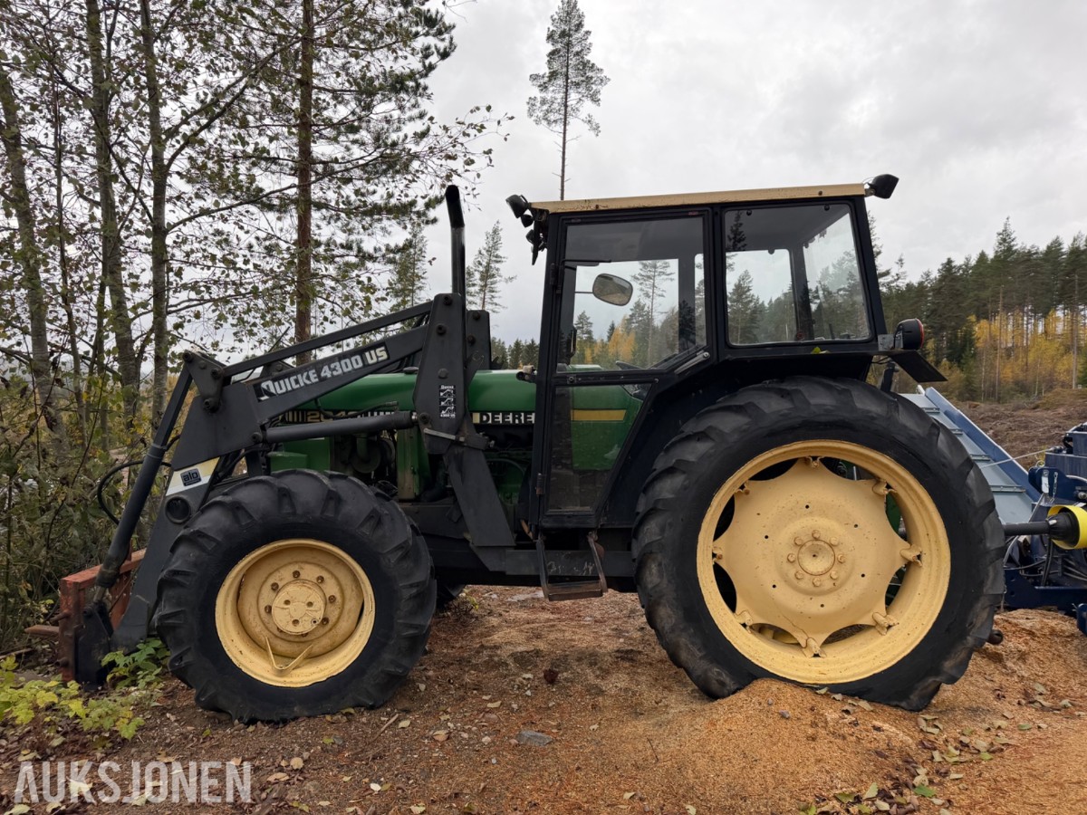 John Deere 2040 Synchron m/laster, pallegaffel, skuffe