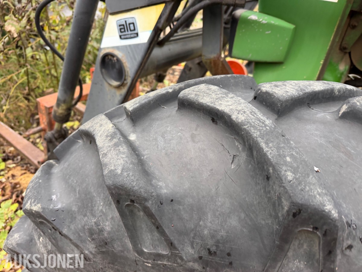 John Deere 2040 Synchron m/laster, pallegaffel, skuffe