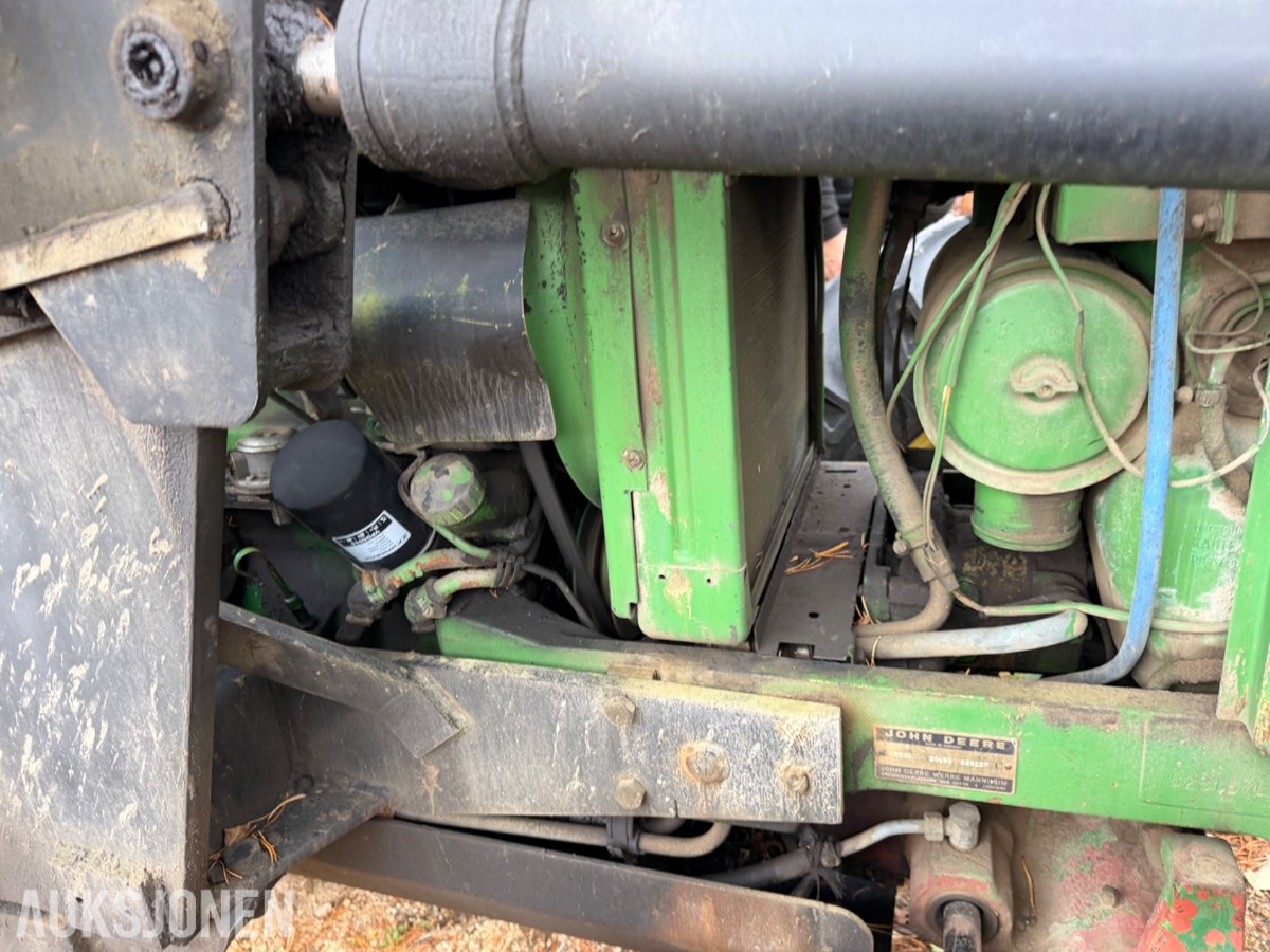John Deere 2040 Synchron m/laster, pallegaffel, skuffe