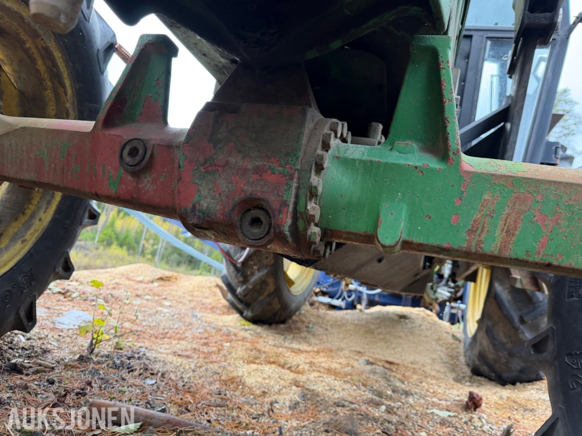 John Deere 2040 Synchron m/laster, pallegaffel, skuffe