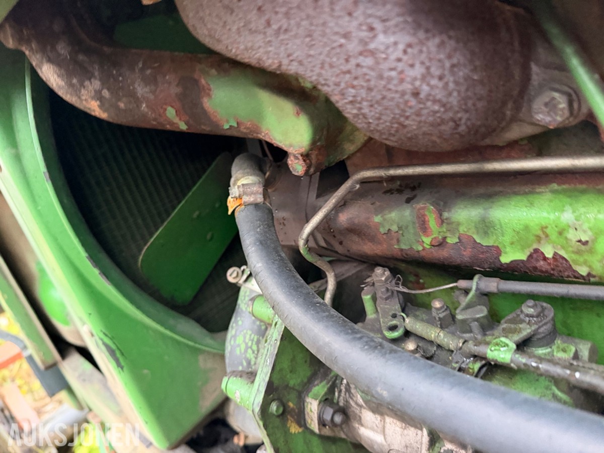 John Deere 2040 Synchron m/laster, pallegaffel, skuffe