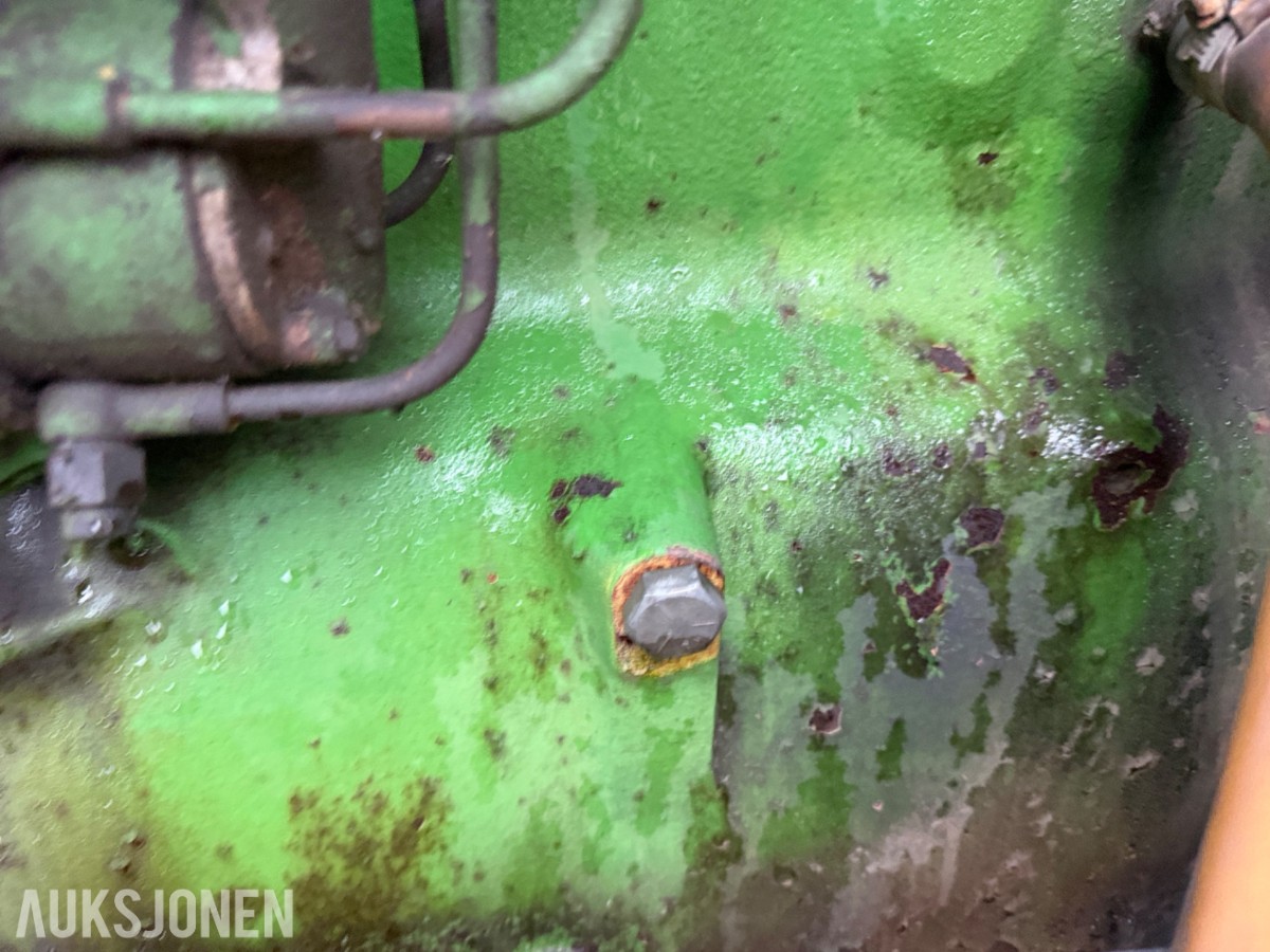 John Deere 2040 Synchron m/laster, pallegaffel, skuffe