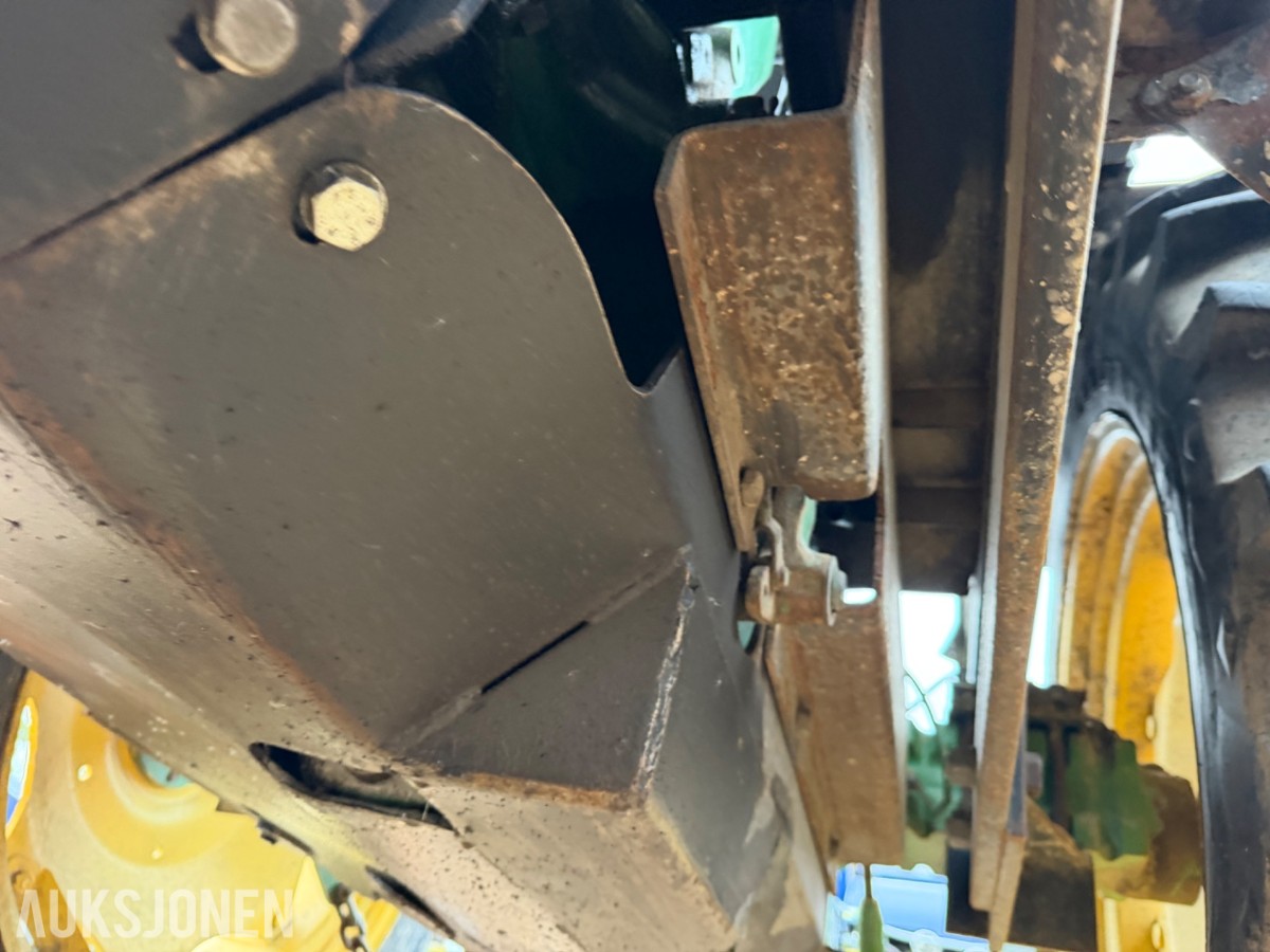 John Deere 2040 Synchron m/laster, pallegaffel, skuffe