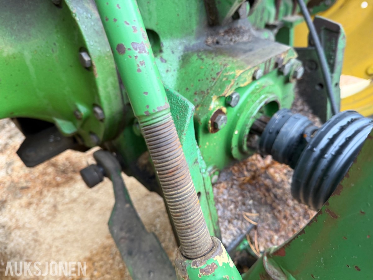John Deere 2040 Synchron m/laster, pallegaffel, skuffe