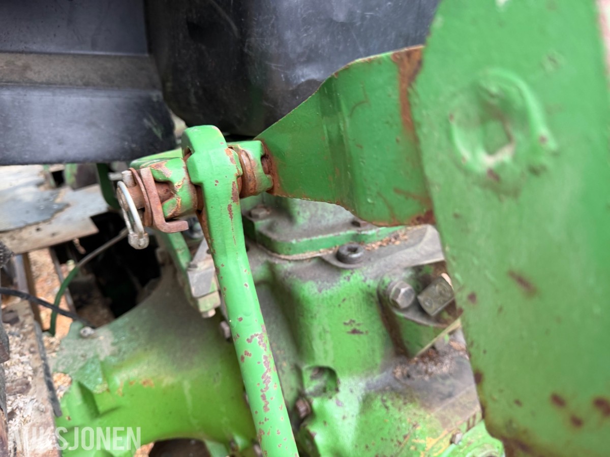 John Deere 2040 Synchron m/laster, pallegaffel, skuffe