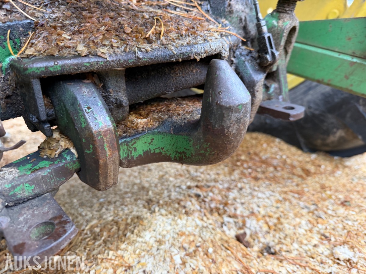 John Deere 2040 Synchron m/laster, pallegaffel, skuffe