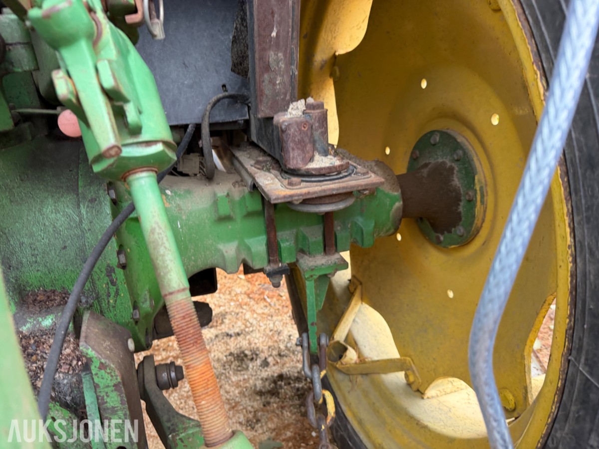 John Deere 2040 Synchron m/laster, pallegaffel, skuffe