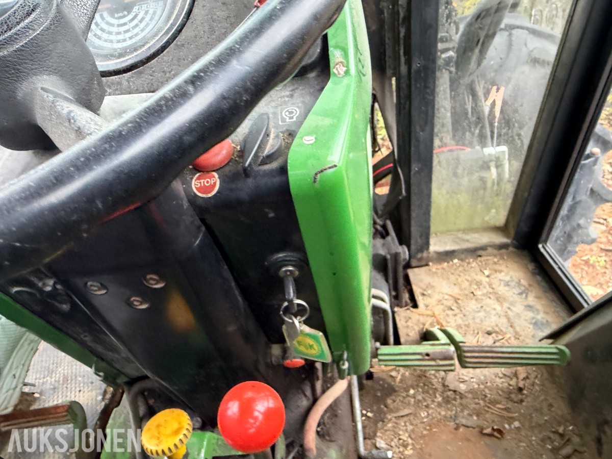 John Deere 2040 Synchron m/laster, pallegaffel, skuffe
