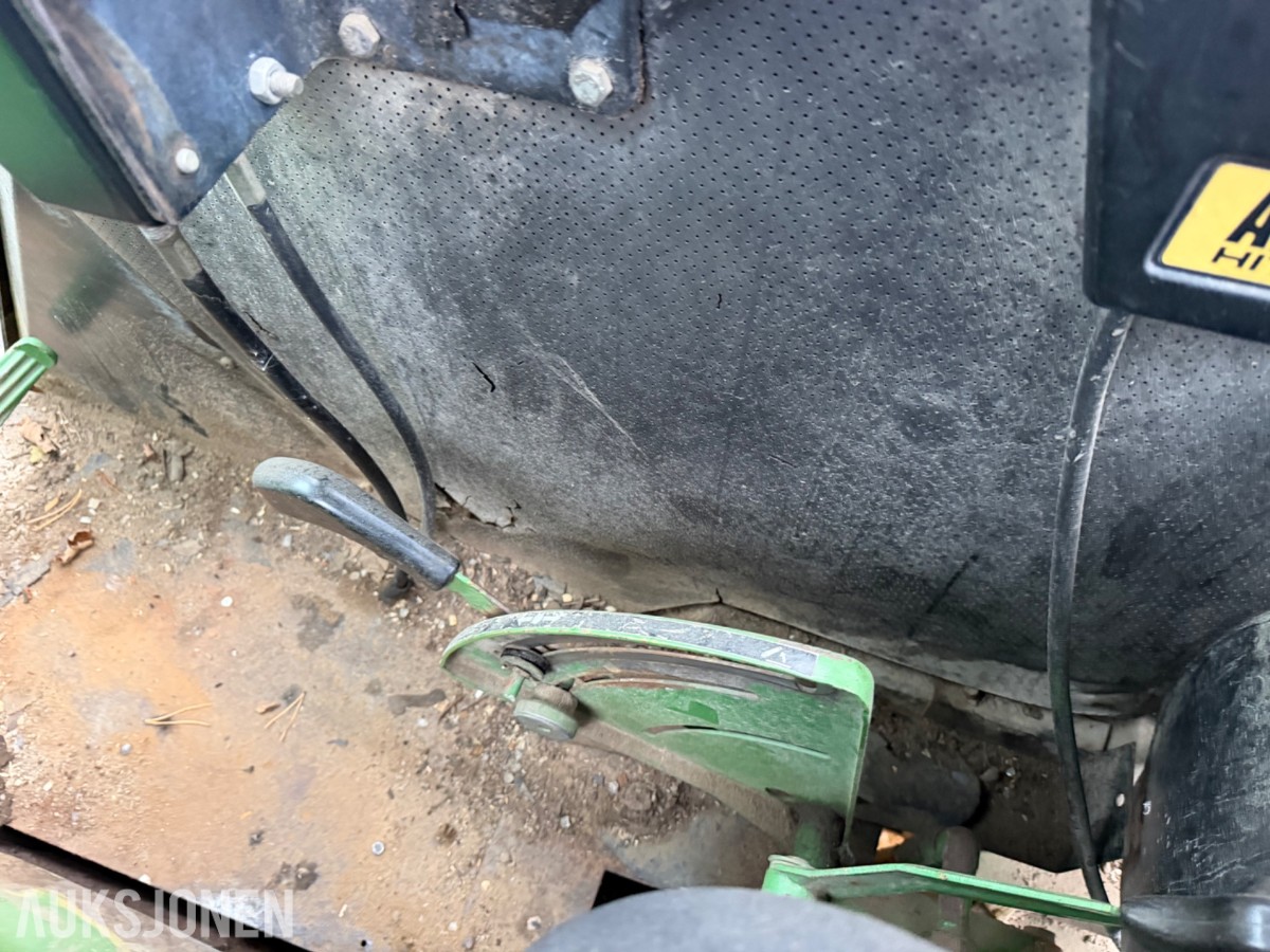 John Deere 2040 Synchron m/laster, pallegaffel, skuffe