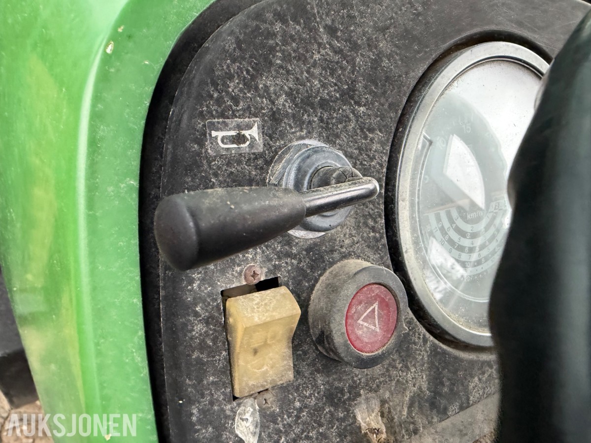 John Deere 2040 Synchron m/laster, pallegaffel, skuffe