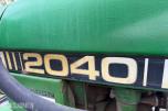 John Deere 2040 Synchron m/laster, pallegaffel, skuffe