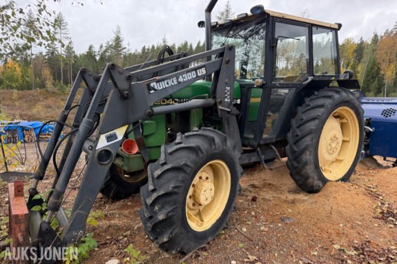 John Deere 2040 Synchron m/laster, pallegaffel, skuffe