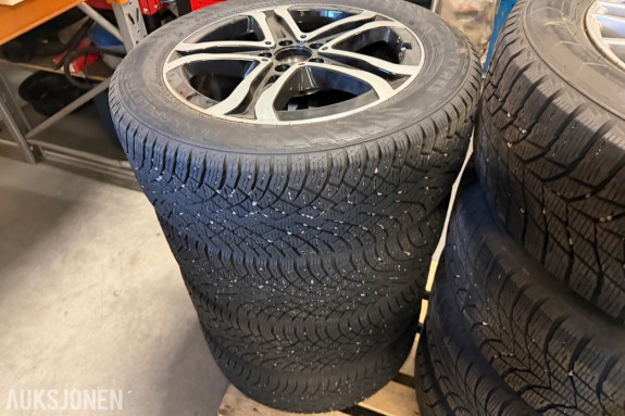 Mercedes-Benz CLA originale 18 tommers aluminiumsfelger - Nokian Hakkapeliitta piggfrie vinterdekk - 235/55 R18 104R Extra Load