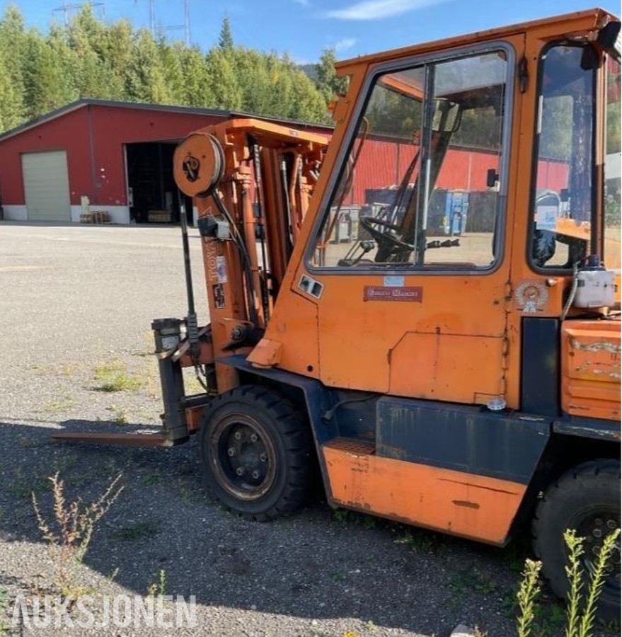 1988 Toyota 02-5FD35 Dieseltruck 3,2-Tonns – 4,3m