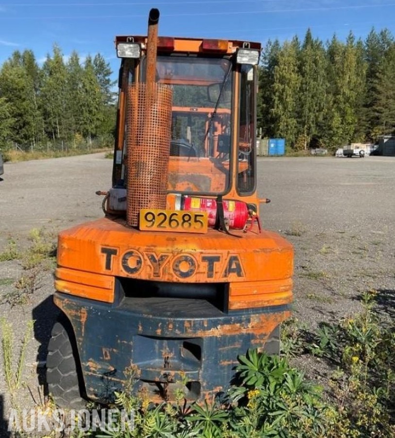 1988 Toyota 02-5FD35 Dieseltruck 3,2-Tonns – 4,3m
