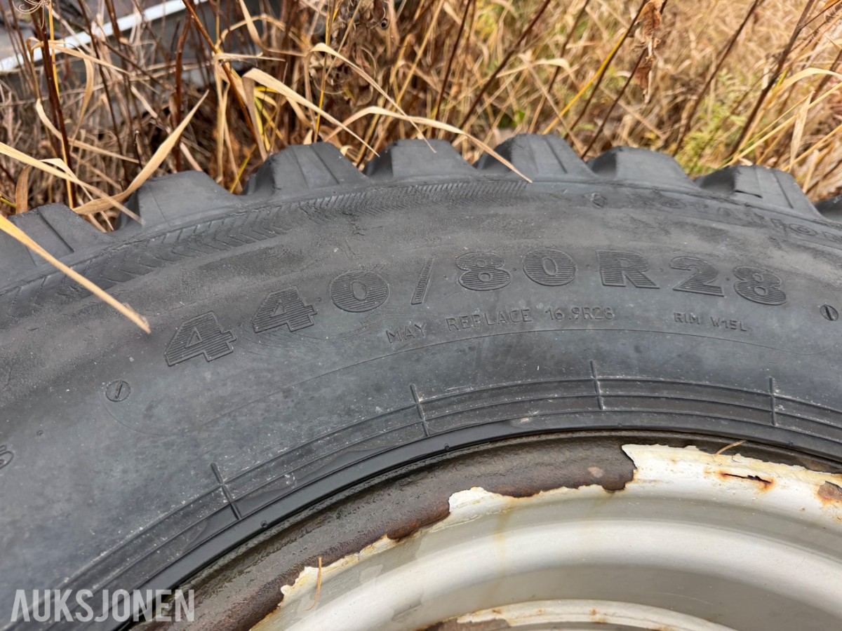 Anleggsdekk m/pigg til traktor 540/80-R38 og 440/80-R28
