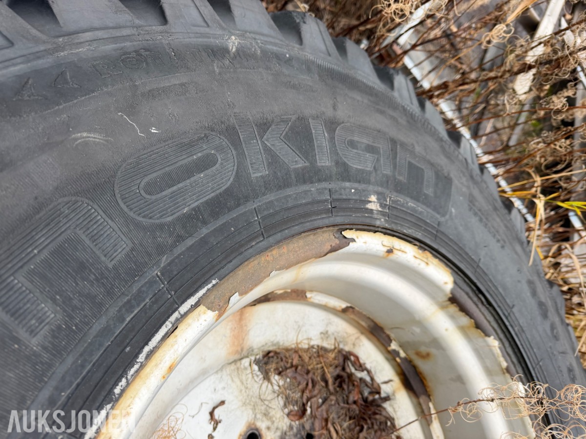 Anleggsdekk m/pigg til traktor 540/80-R38 og 440/80-R28