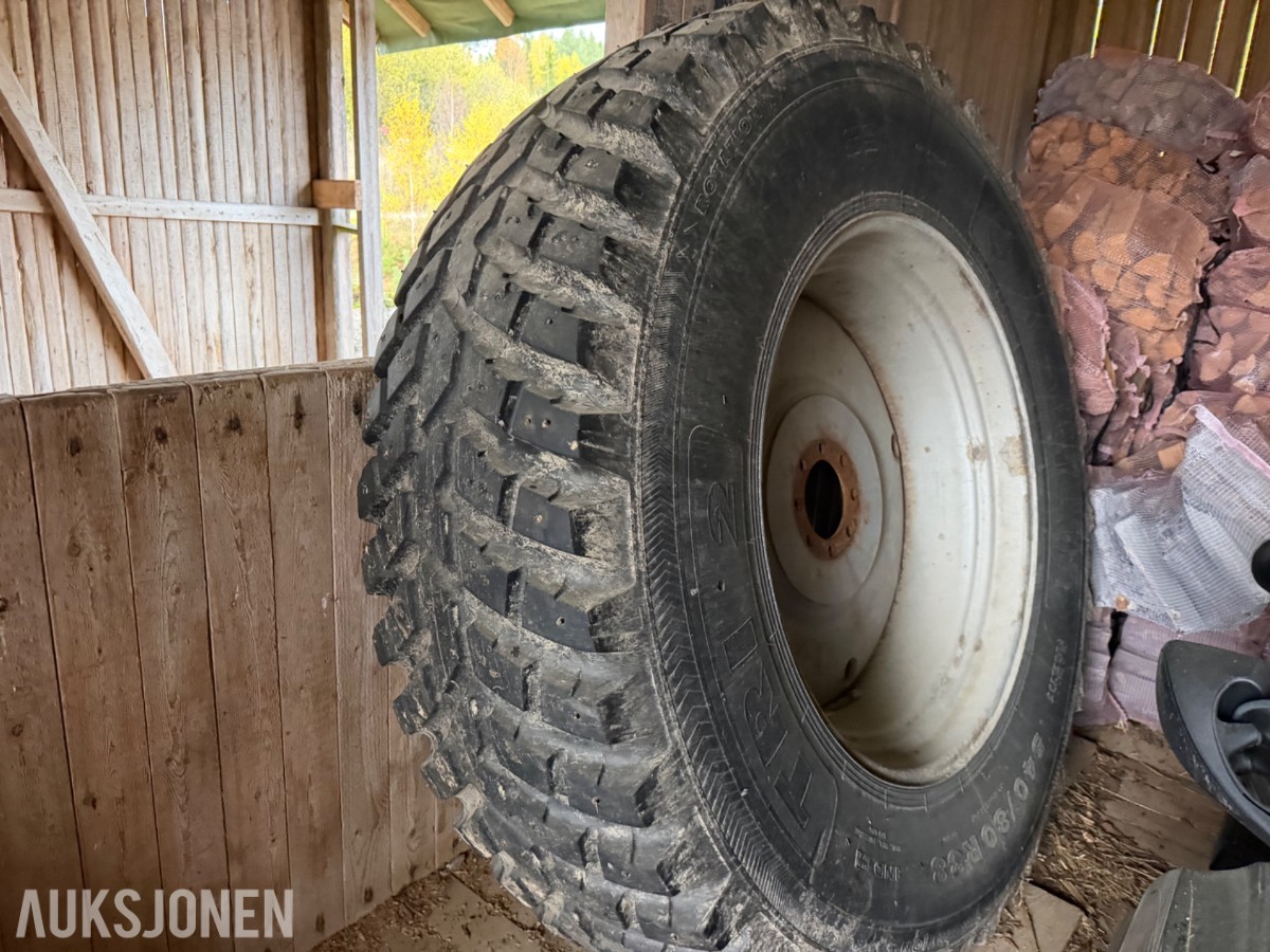 Anleggsdekk m/pigg til traktor 540/80-R38 og 440/80-R28