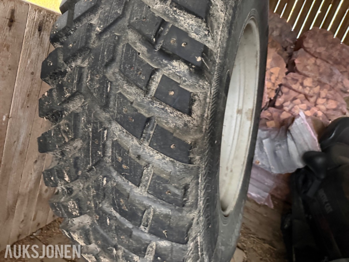 Anleggsdekk m/pigg til traktor 540/80-R38 og 440/80-R28