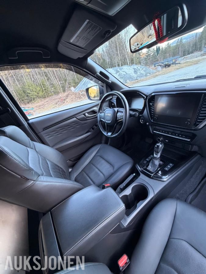 2025 Isuzu D-max AT37/VINSJ/BLACK ED/ROOF-RACK/EKSTRALYS KUN 47000km