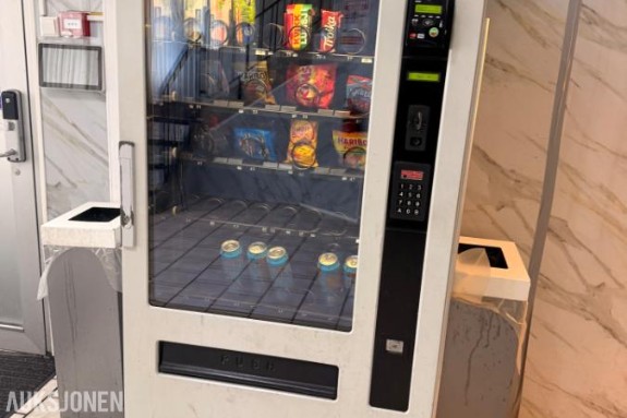 Salgsautomat / Vending Machine - Snacks og drikke