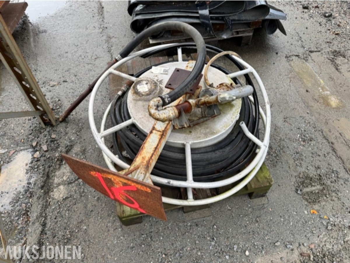 Slangetrommel med ladeslange og støttefot