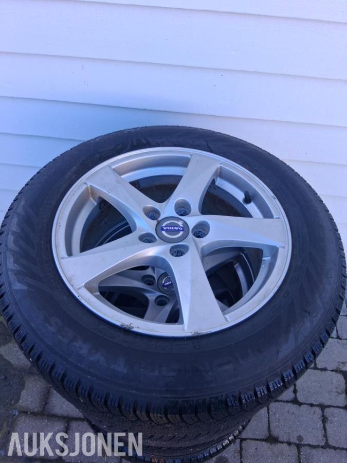 Nokian Hakkepeliittia 205/60-16 vinterdekk med felg *Ingen minstepris*